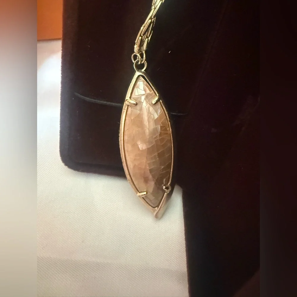 Kendra Scott Milla Mother of Pearl Gold Thick Sliding Necklace - Picture 4 of 5